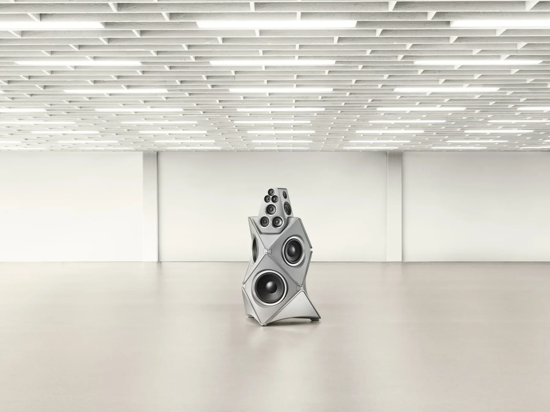 Zvočnik za milijonarje: Bang & Olufsen razgalil Beolab 90 Titan Edition za 100. obletnico