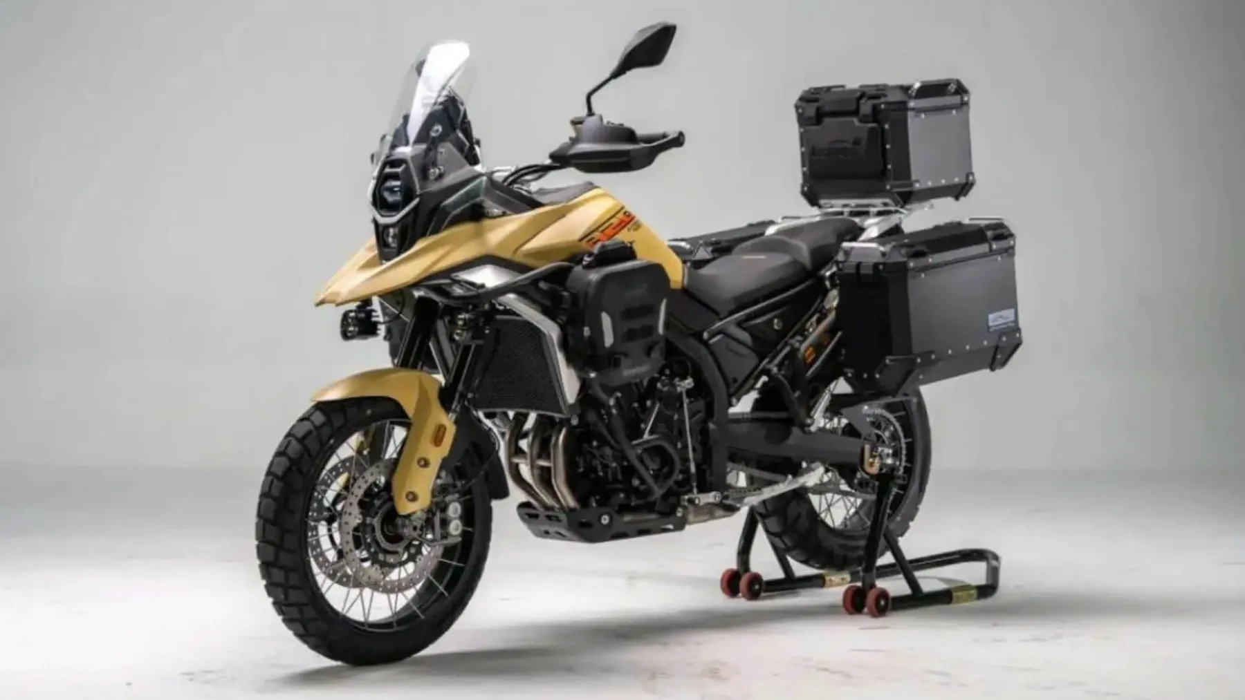 ZX Moto 820 X: Je to norost ustanovitelja Kove Moto ali inženirska mojstrovina na treh valjih?