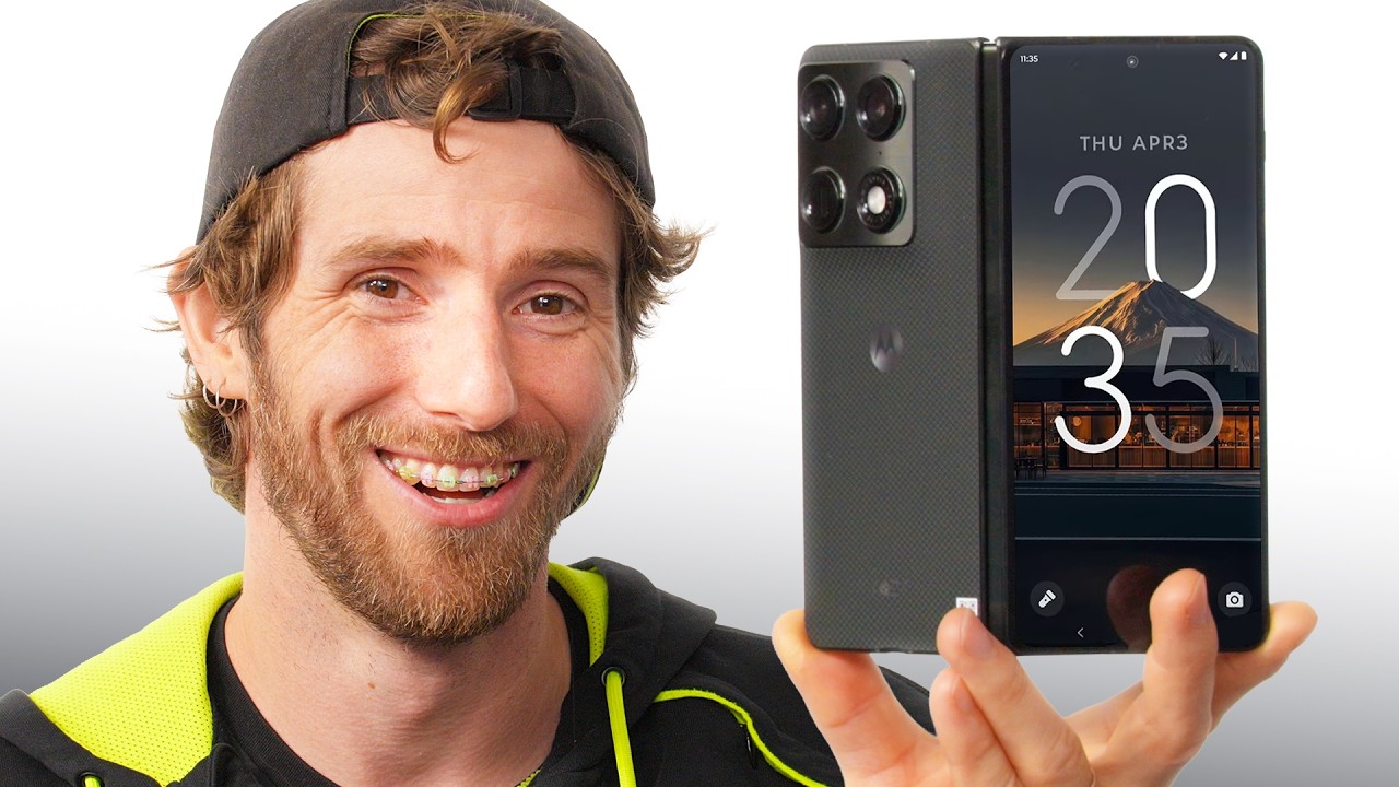 Preizkus zložljivega telefona Motorola Razr Fold
