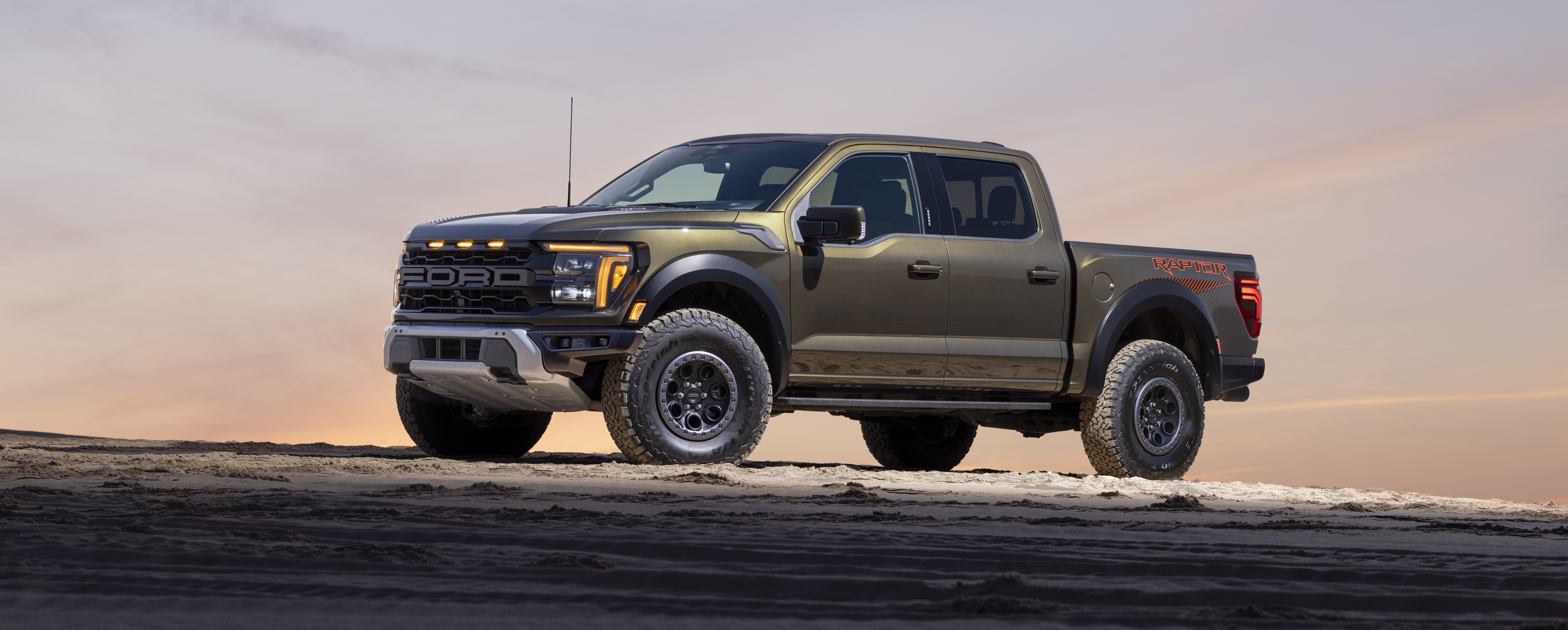 Ford F-150 Raptor R Makes 20 Extra Horsepower for '24 Because Why Not -  MotorWeek