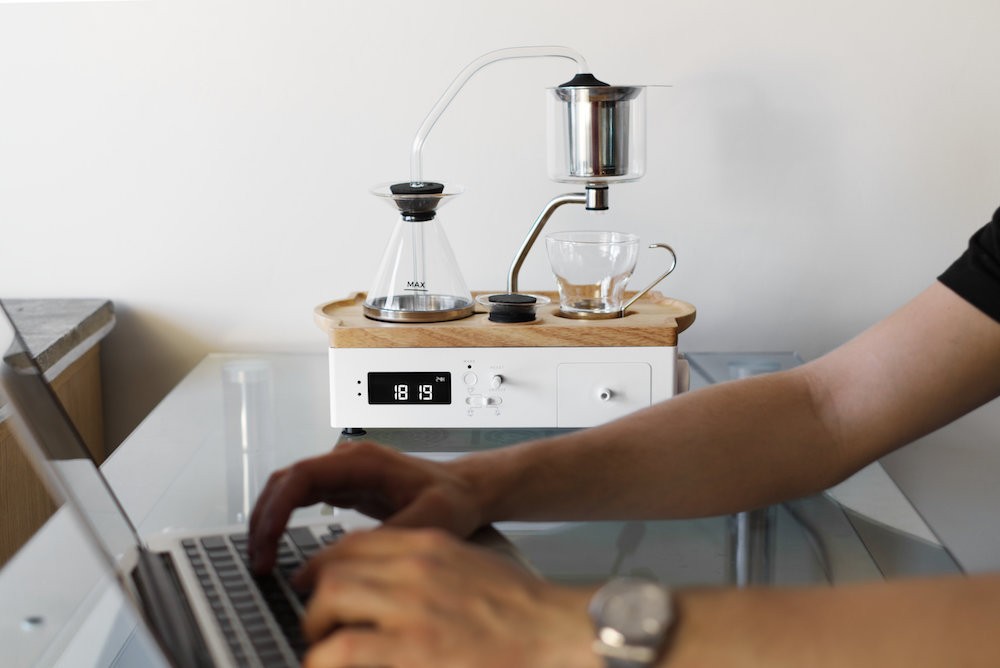 https://citymagazine.si/en/barisieur-2-0-alarm-clock-that-makes-us-coffee-or-tea-and-recharges-the-device/ba8/