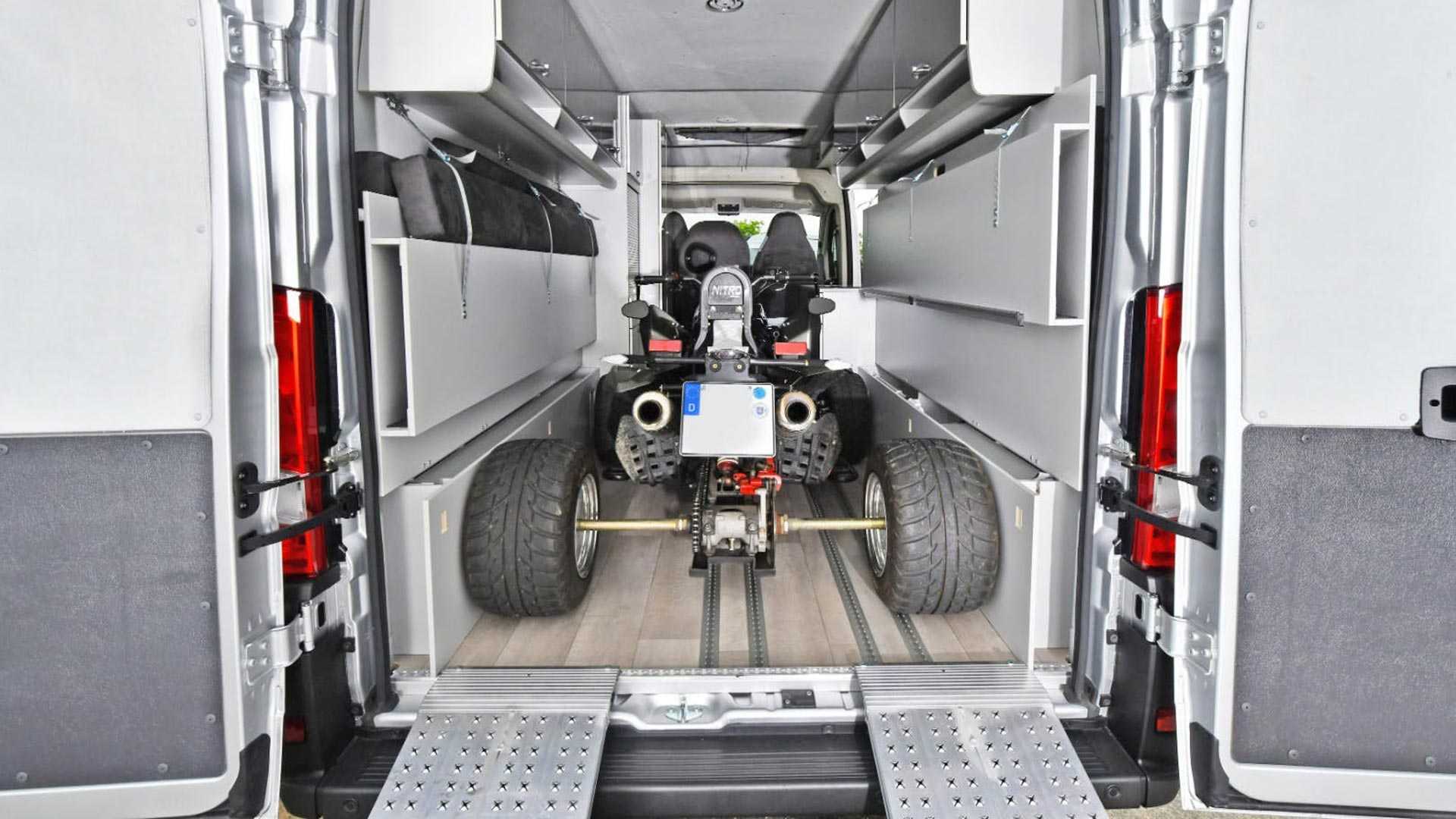 Citroën Jumper Bike Solution : Le fourgon aménagé adapté au transport de  motos - Moto-Station
