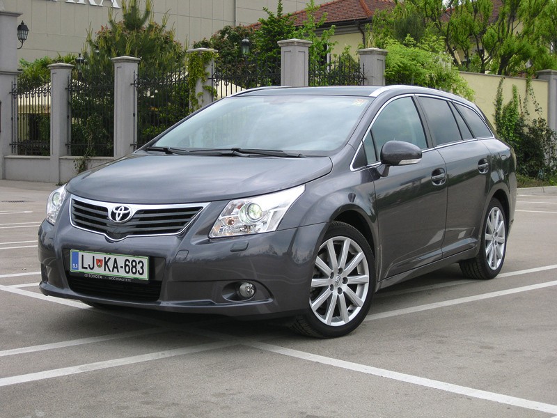 Toyota Avensis 2.2 D-4D generation T27, Automatic, 6-speed