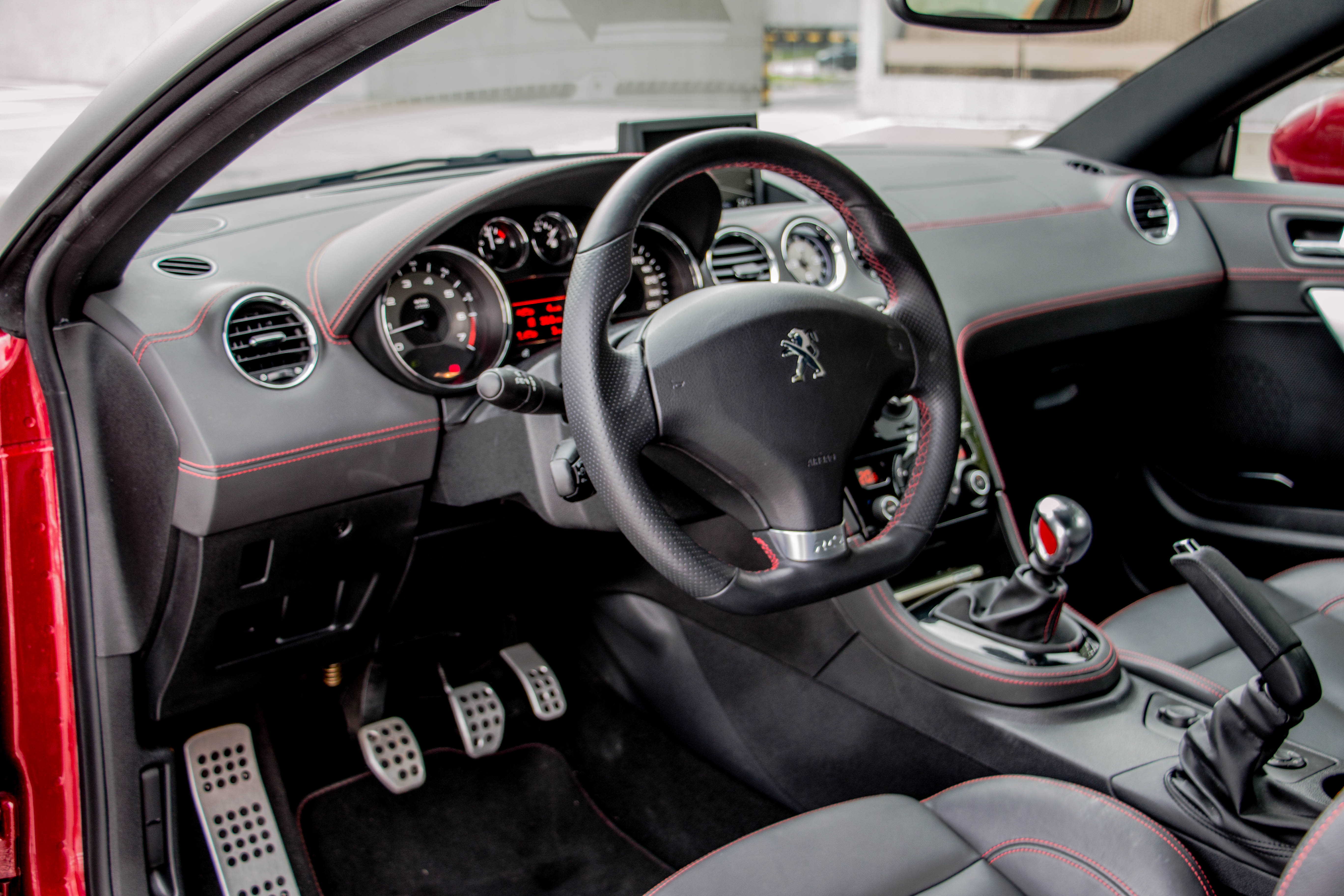 peugeot rcz r interior