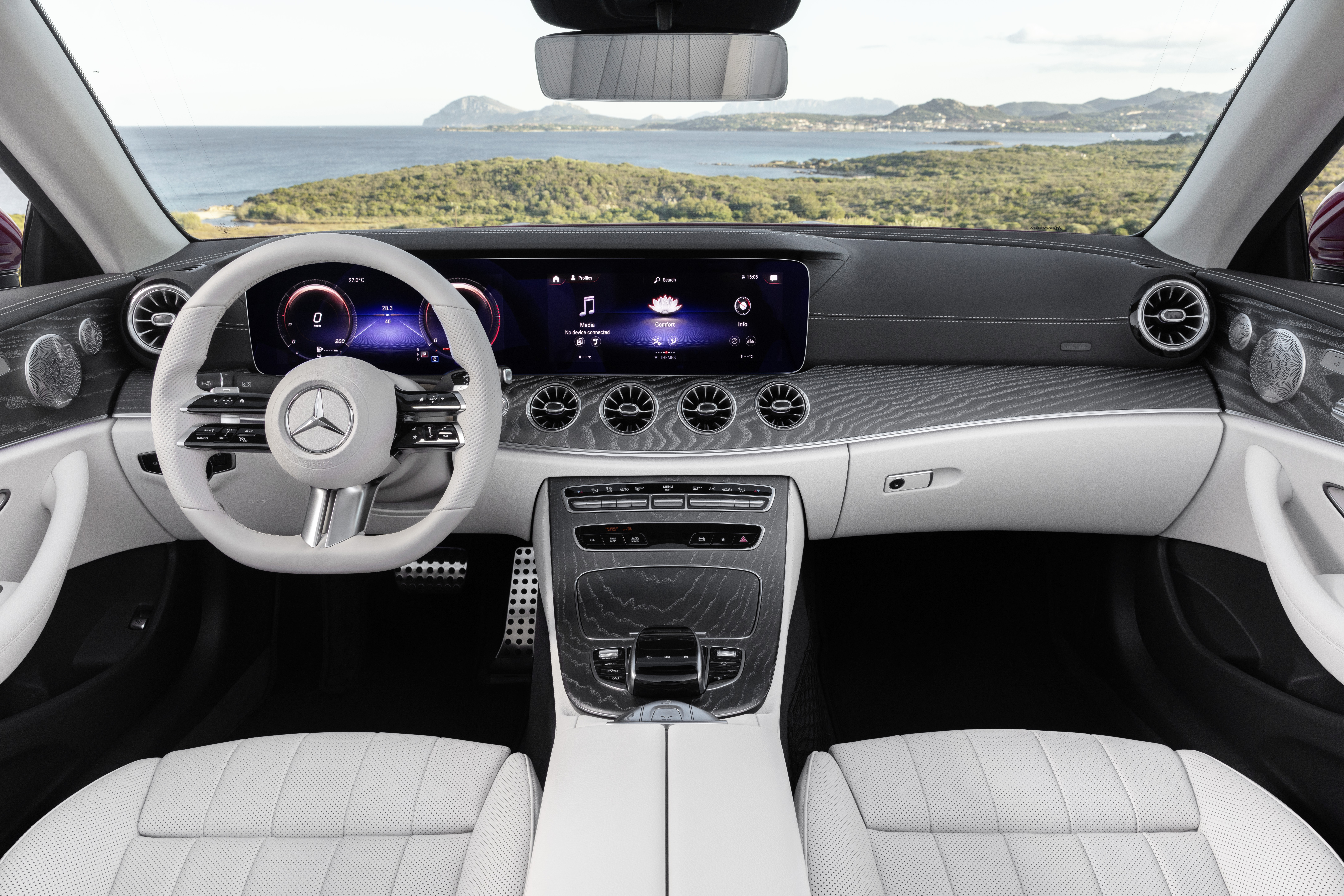 Eternal Classic: Mercedes-Benz E Coupe & Cabriolet (2020)