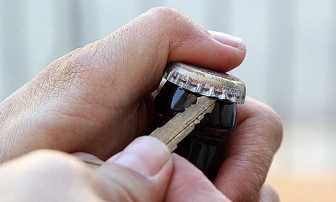 Open a bottle without store a bottle opener