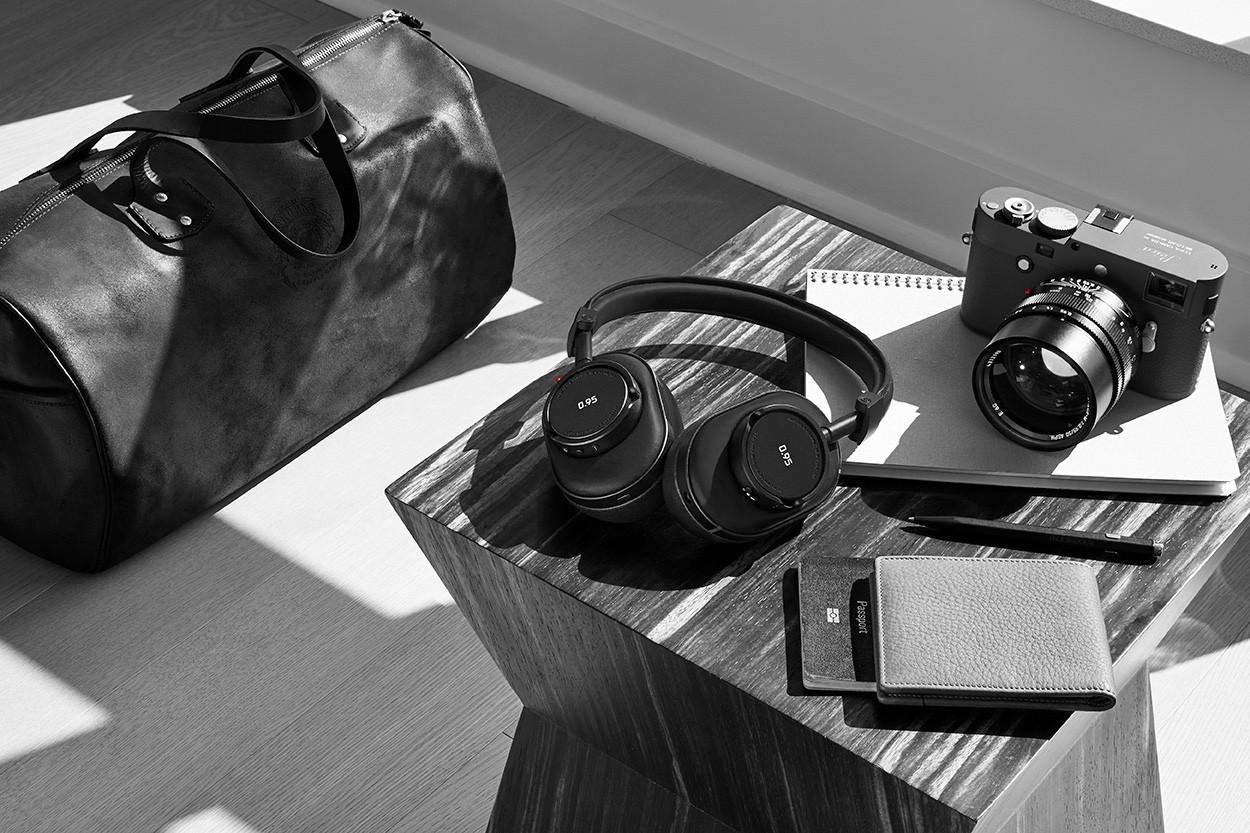 Leica D-Lux 7 007 Edition: Leica goes undercover with a stylish limited  edition camera inspired by James Bond