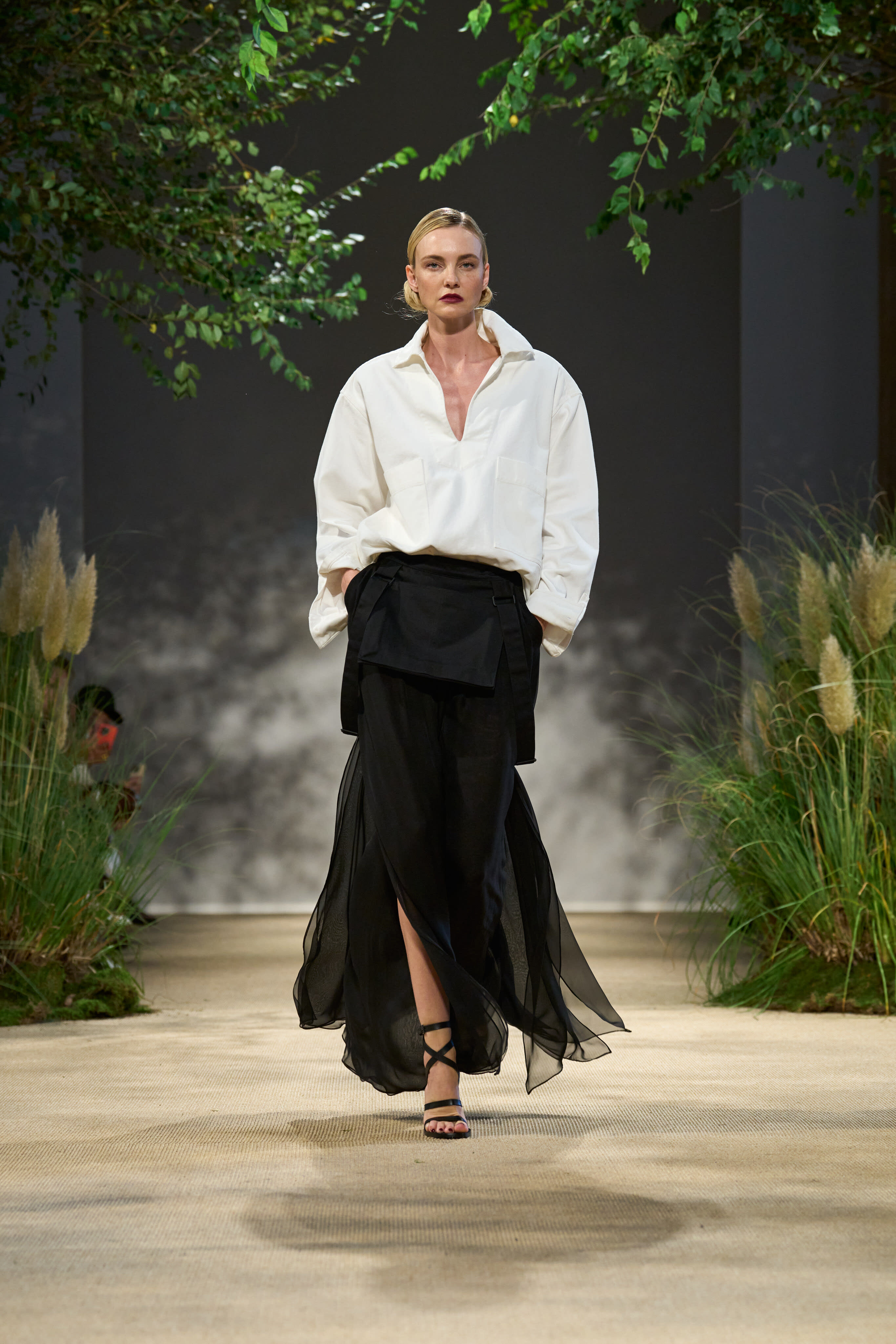 Max Mara Spring Summer 2024 - RUNWAY MAGAZINE ® Official