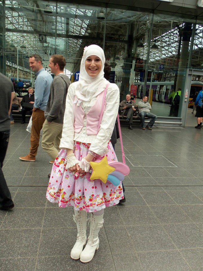 For All The Lolita Lovers Out There: This Is What Muslim Lolita's