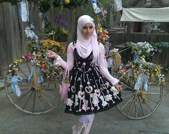 For All The Lolita Lovers Out There: This Is What Muslim Lolita's