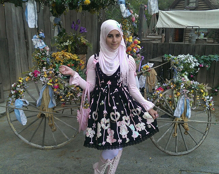 For All The Lolita Lovers Out There: This Is What Muslim Lolita's in Japan  Look Like! - MVSLIM