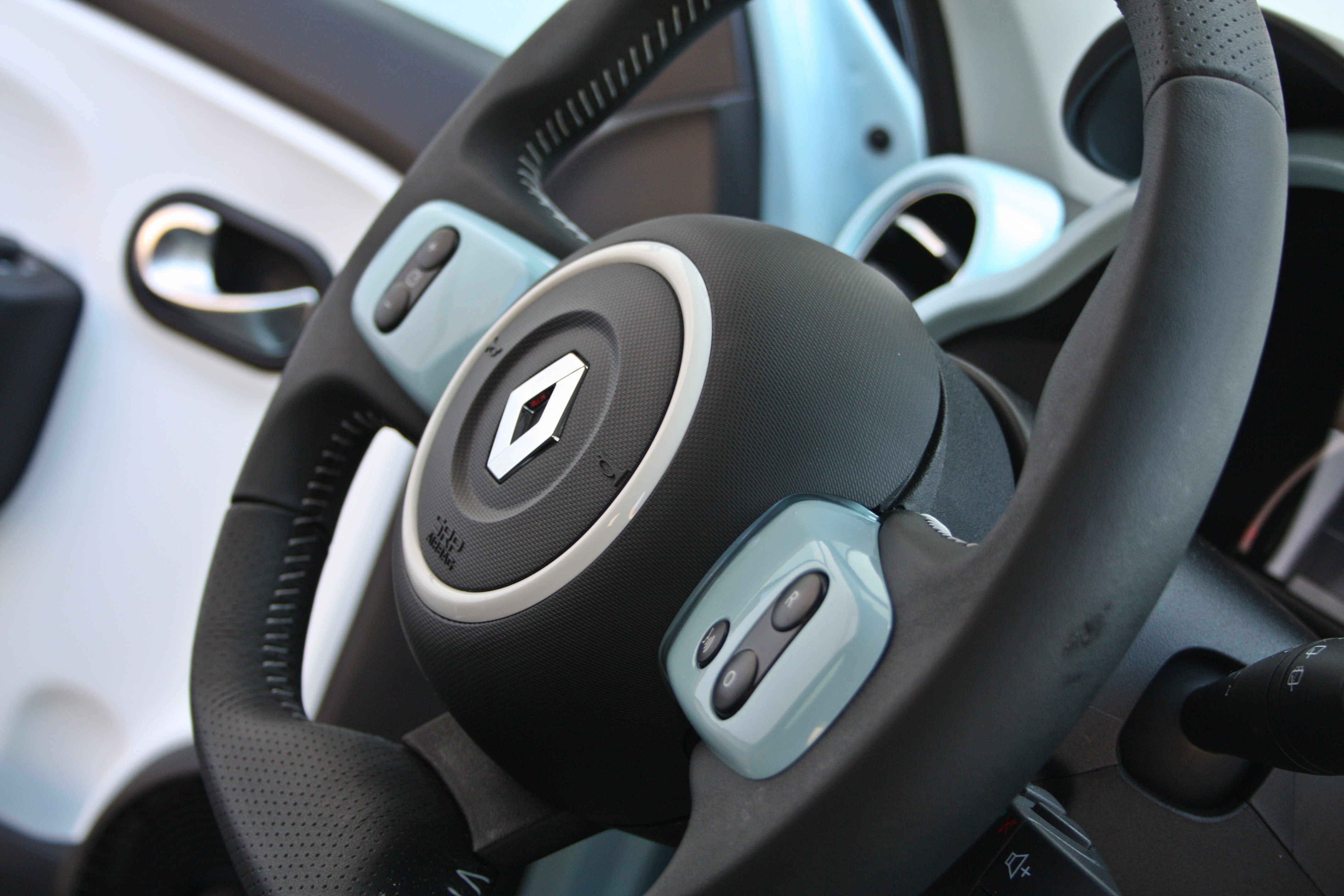 Renault-Twingo-3-interior - Eurostyle Systems