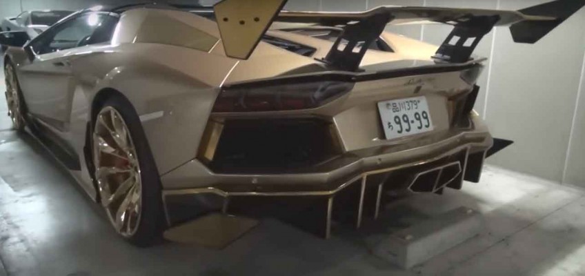 This Japanese garage is a veritable minefield of Lamborghinis City