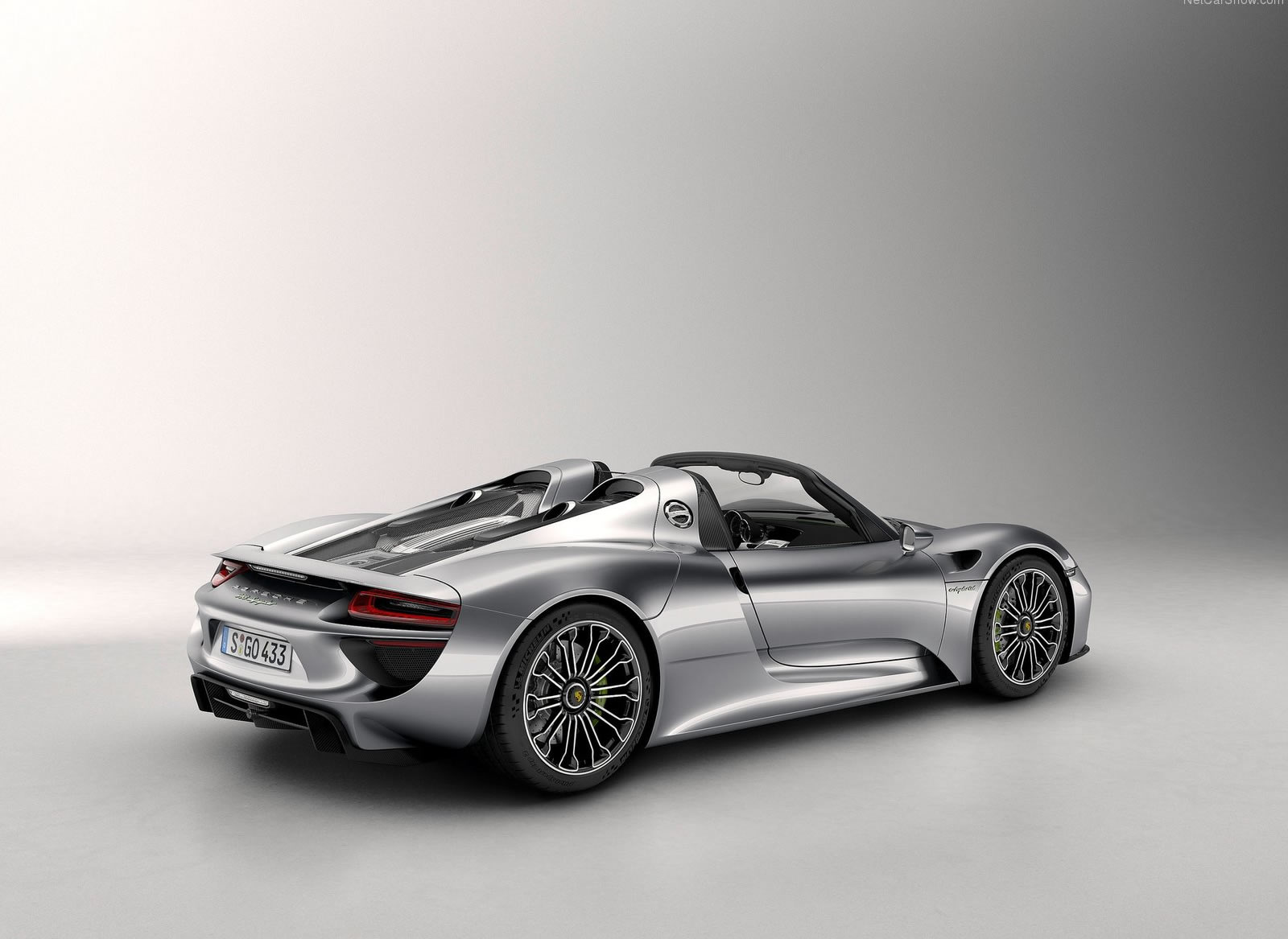 Introducing the Porsche 918 Spyder − Dr. Ing. h.c. F. Porsche AG