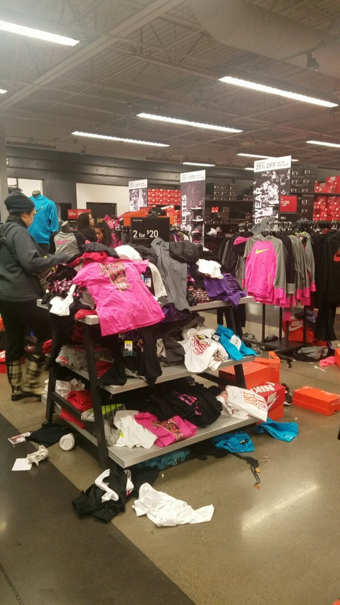 Nike store shop black friday pics