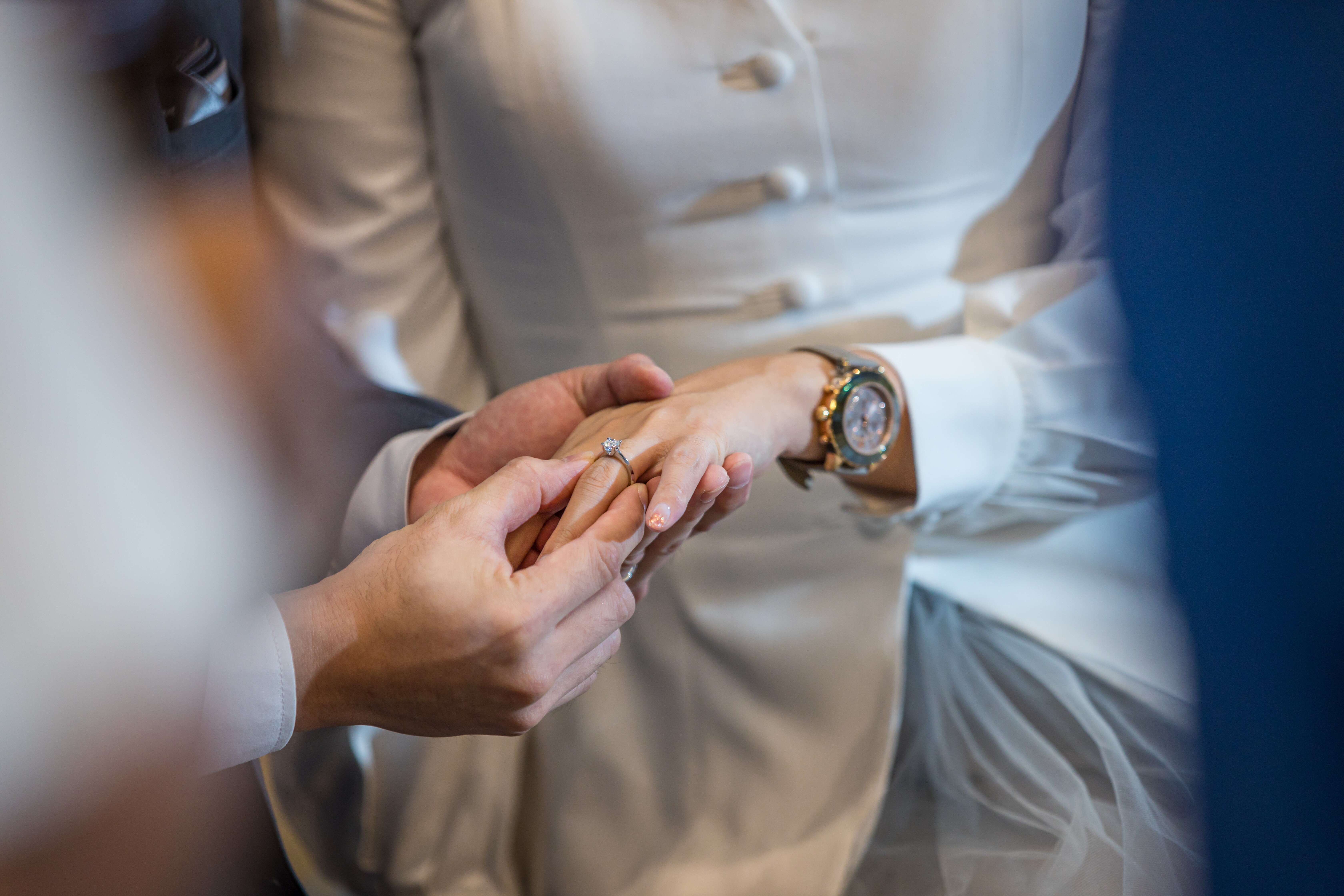 Anillo de bodas por qu se usa en la mano izquierda y d nde se