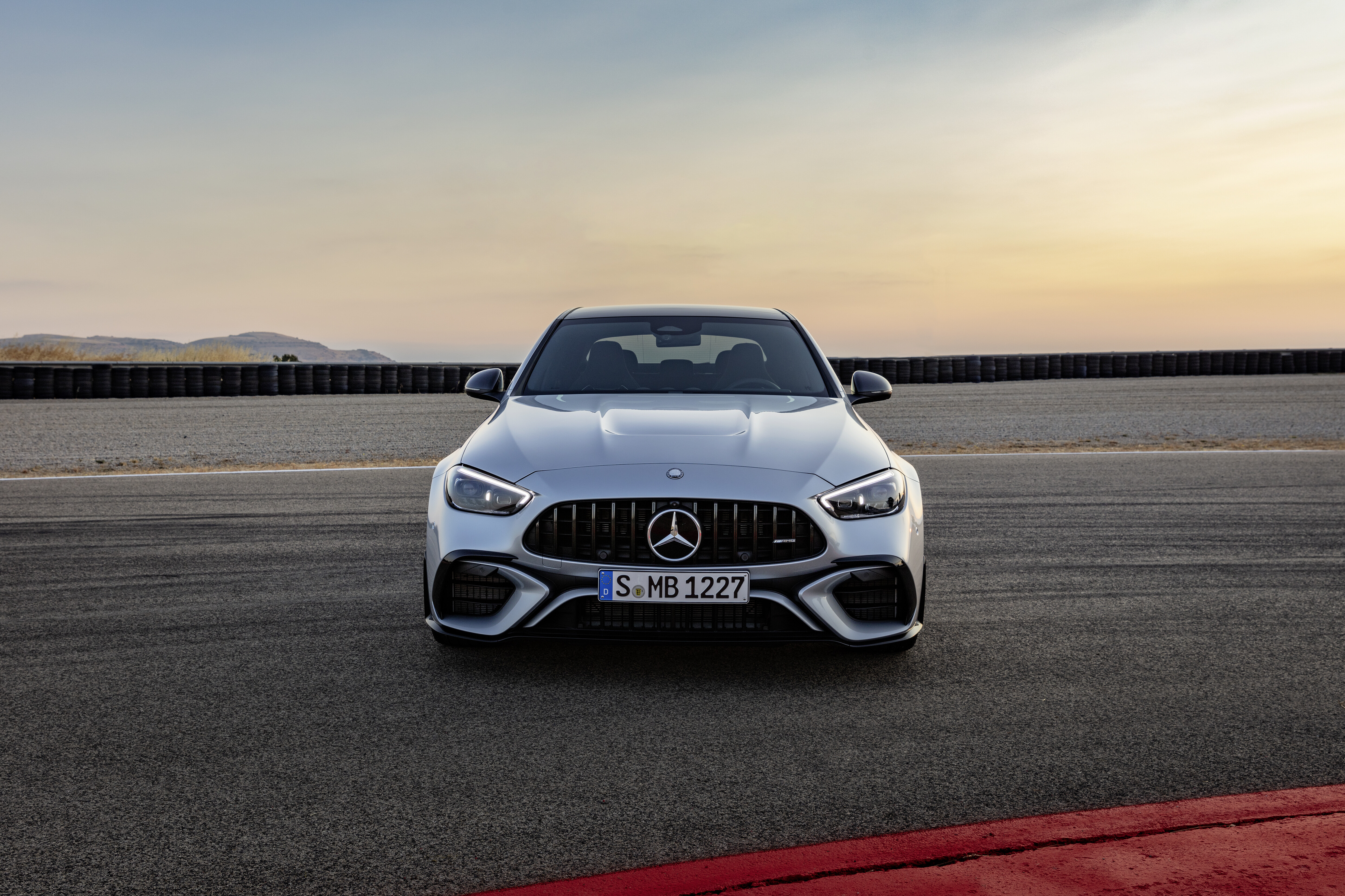 Mercedes-AMG C 63 S E Performance tiene el 4 cilindros más poderoso del  mundo