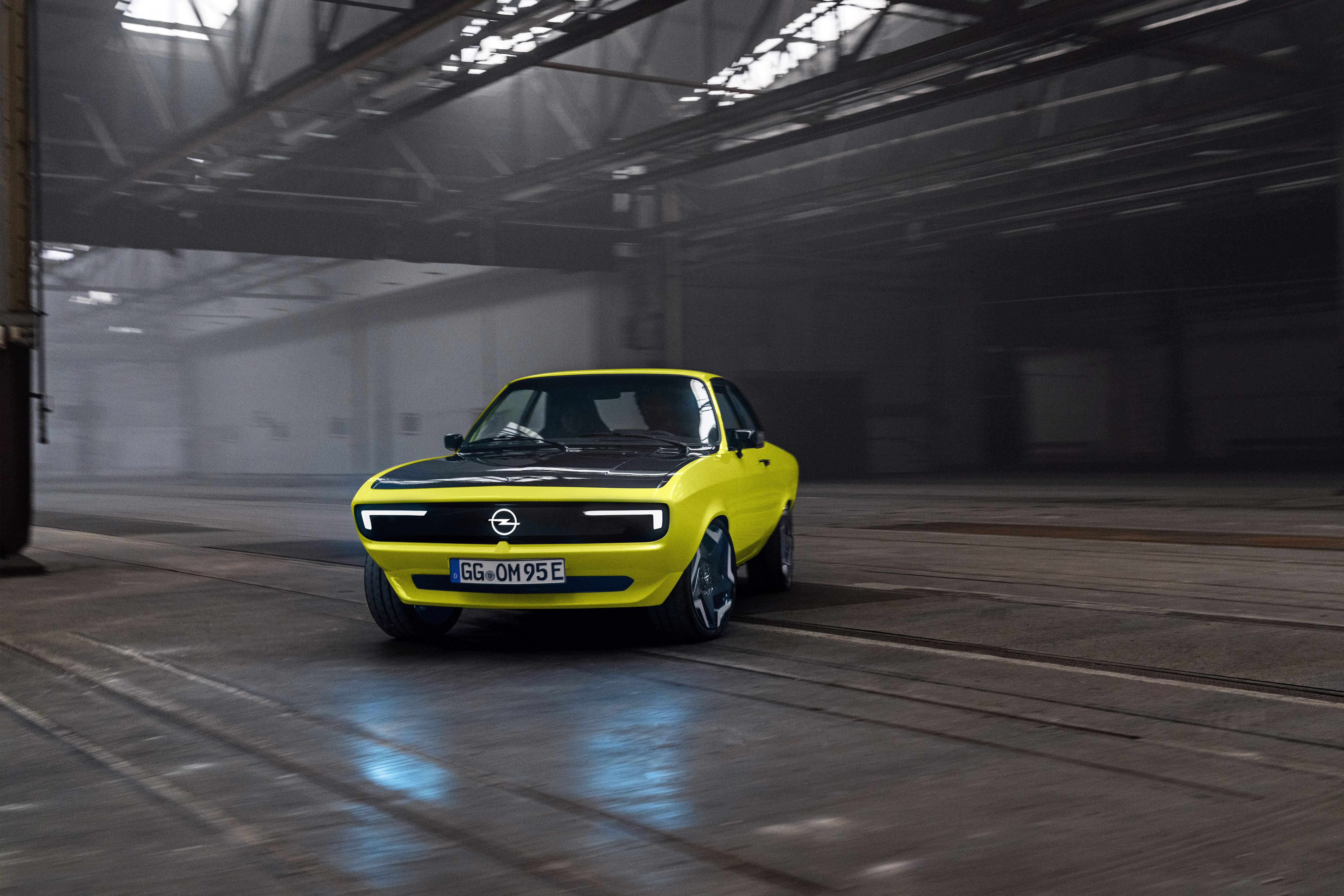 Opel Manta GSe ElektroMOD: un coupé clásico reinventado como coche eléctrico