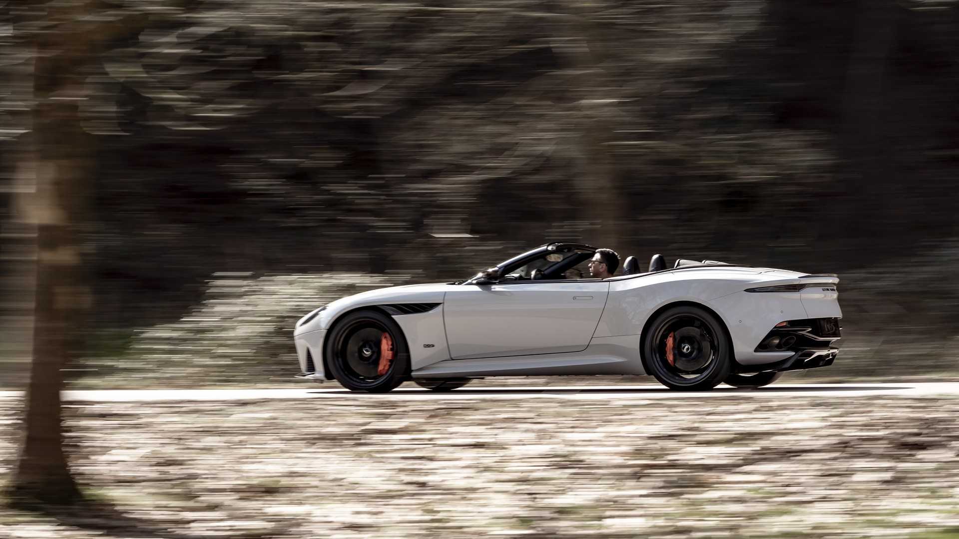 Aston Martin DB12 Volante : à 325 km/h les cheveux au vent