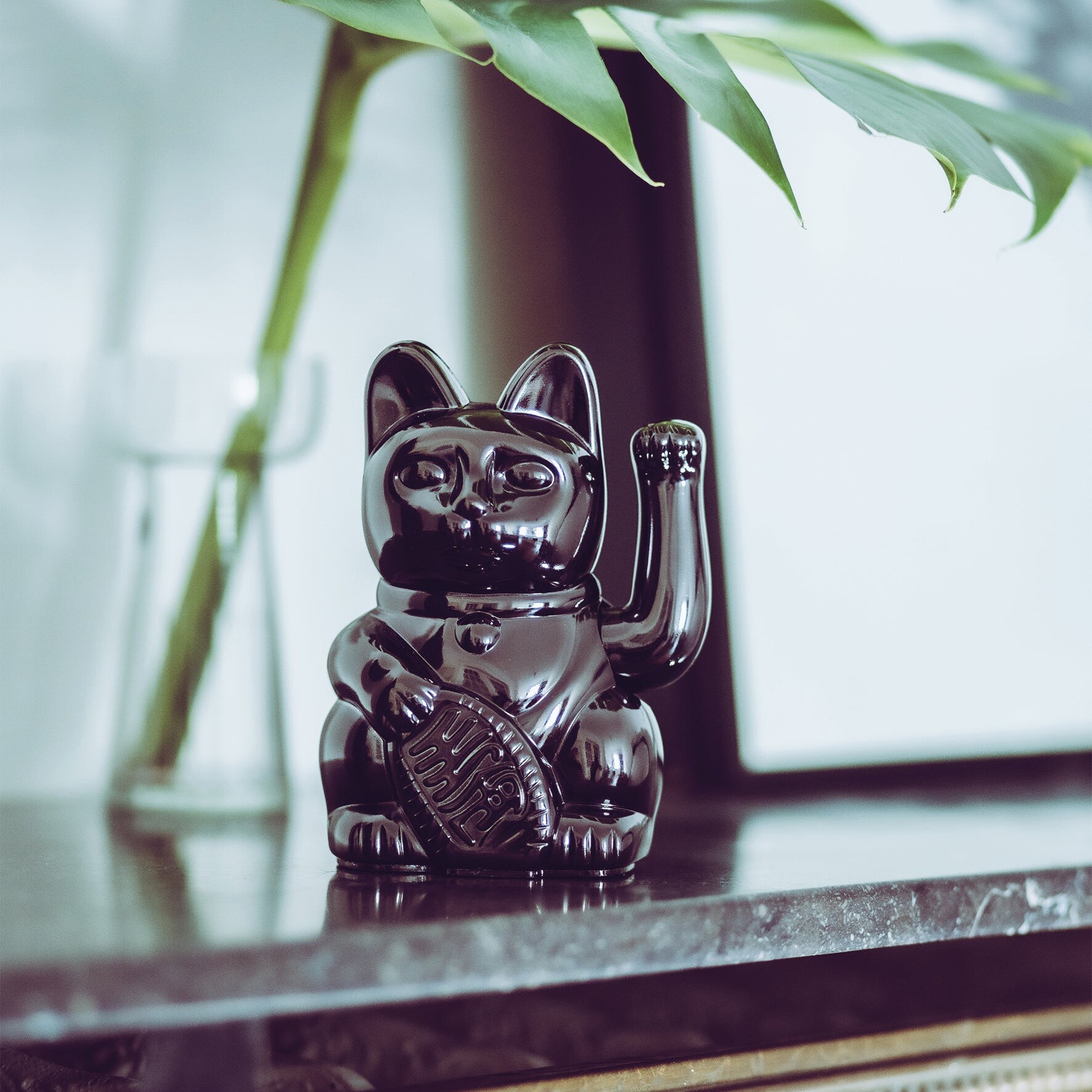 Maneki-Neko : L'histoire fascinante du chat porte-bonheur japonais