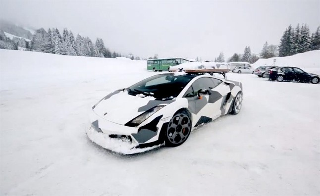 Lamborghini sur neige et verglas #voiture #luxe #neige #hiver N'oubliez pas  votre équipement hiver, sur chainesbo…