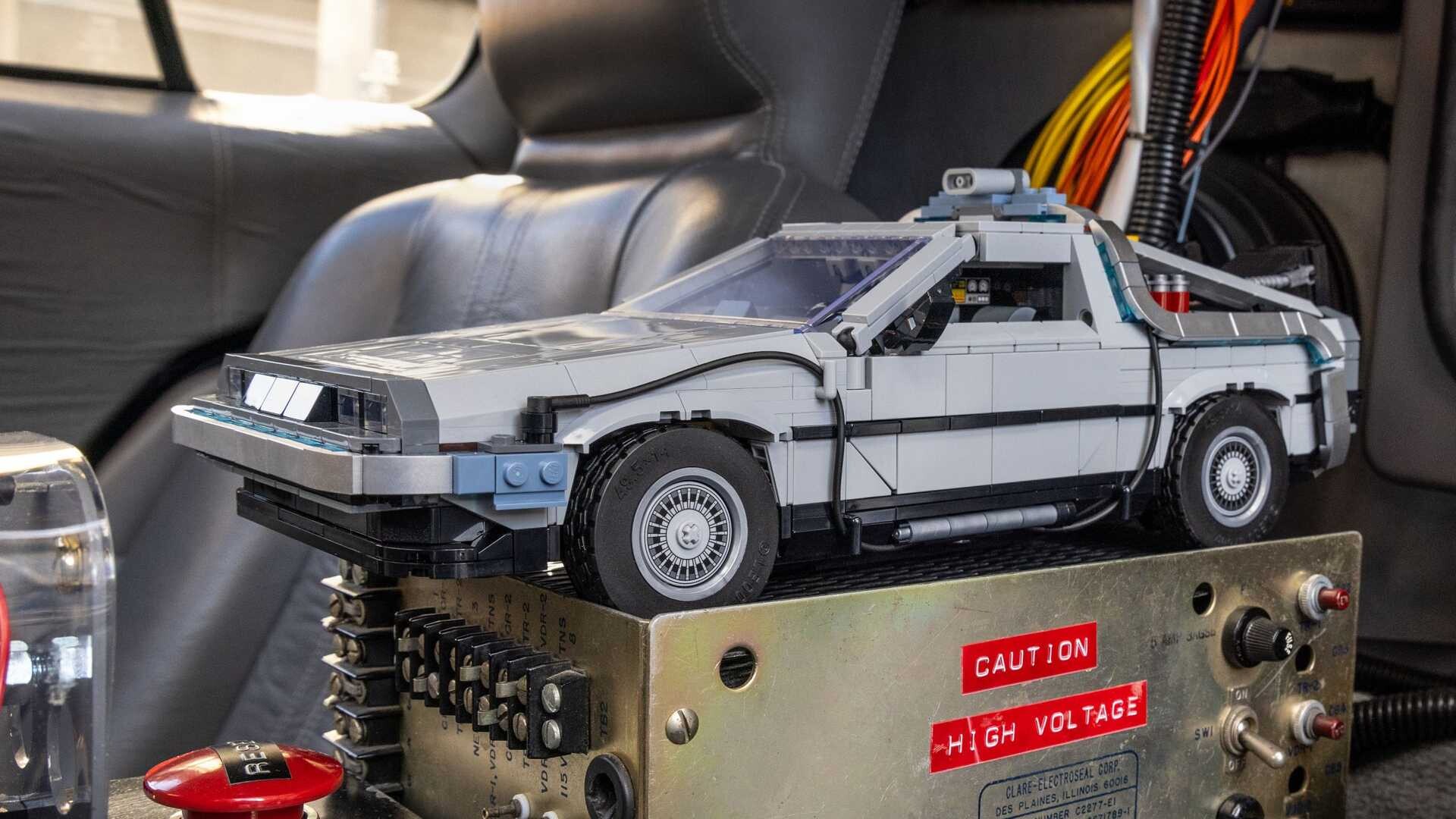 Une Delorean DMC-12 de “Retour vers le futur” en Lego