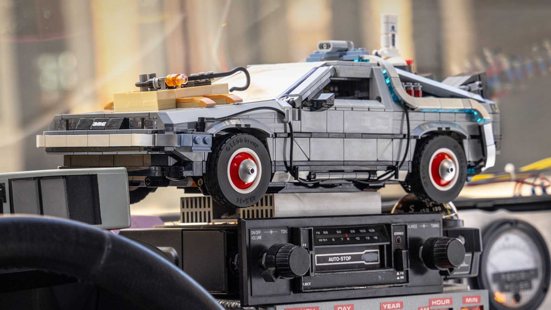 Mini-voiture Delorean MOC de retour vers le futur, champions de la