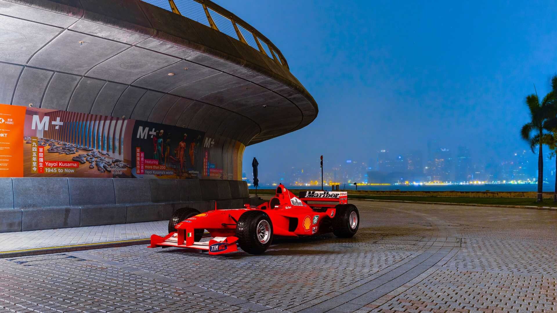 シューマッハの勝利したフェラーリ F1-2000: F1 の歴史を形作った障害