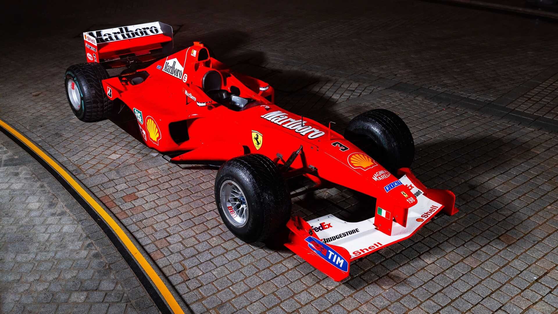 シューマッハの勝利したフェラーリ F1-2000: F1 の歴史を形作った障害