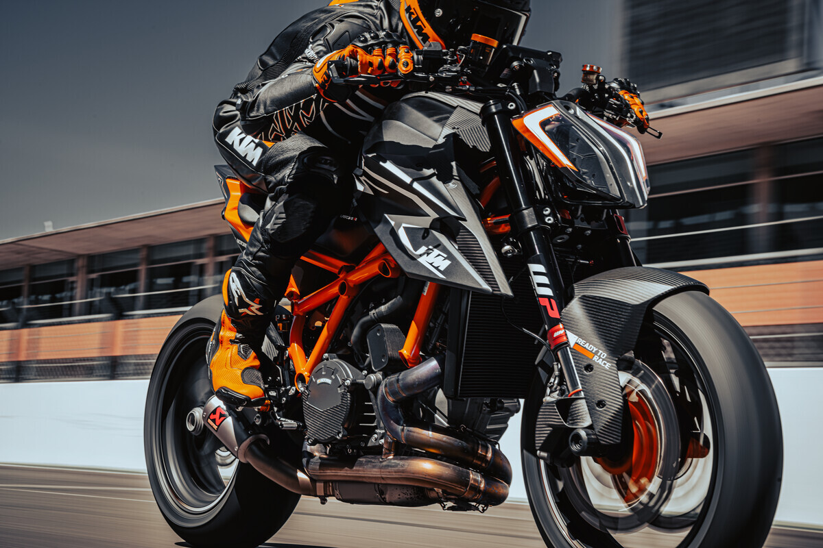 新しい KTM 1290 スーパー デューク RR 2023: 「解き放たれたハイパー