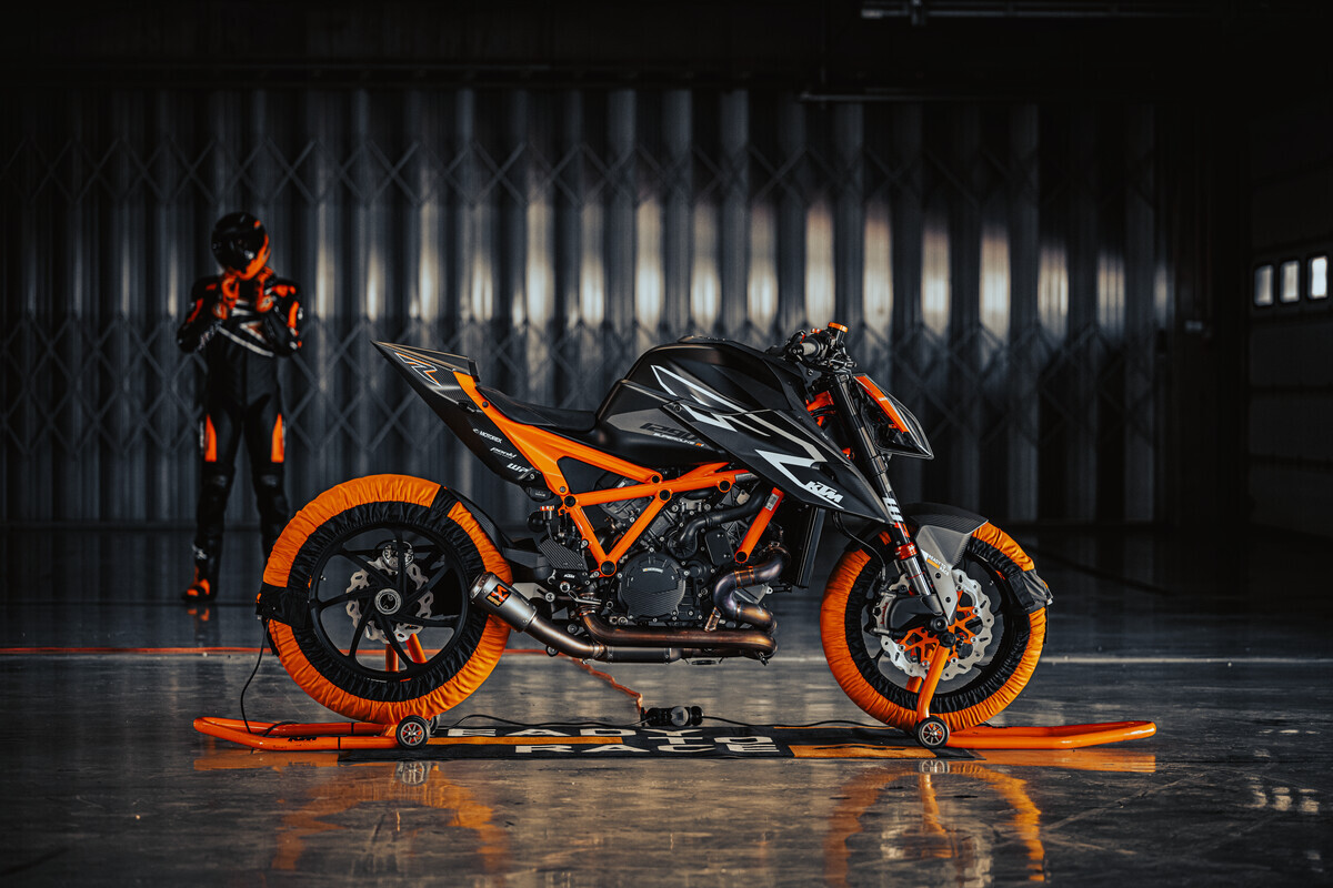 新しい KTM 1290 スーパー デューク RR 2023: 「解き放たれたハイパー