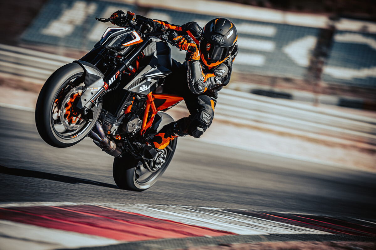 新しい KTM 1290 スーパー デューク RR 2023: 「解き放たれたハイパー