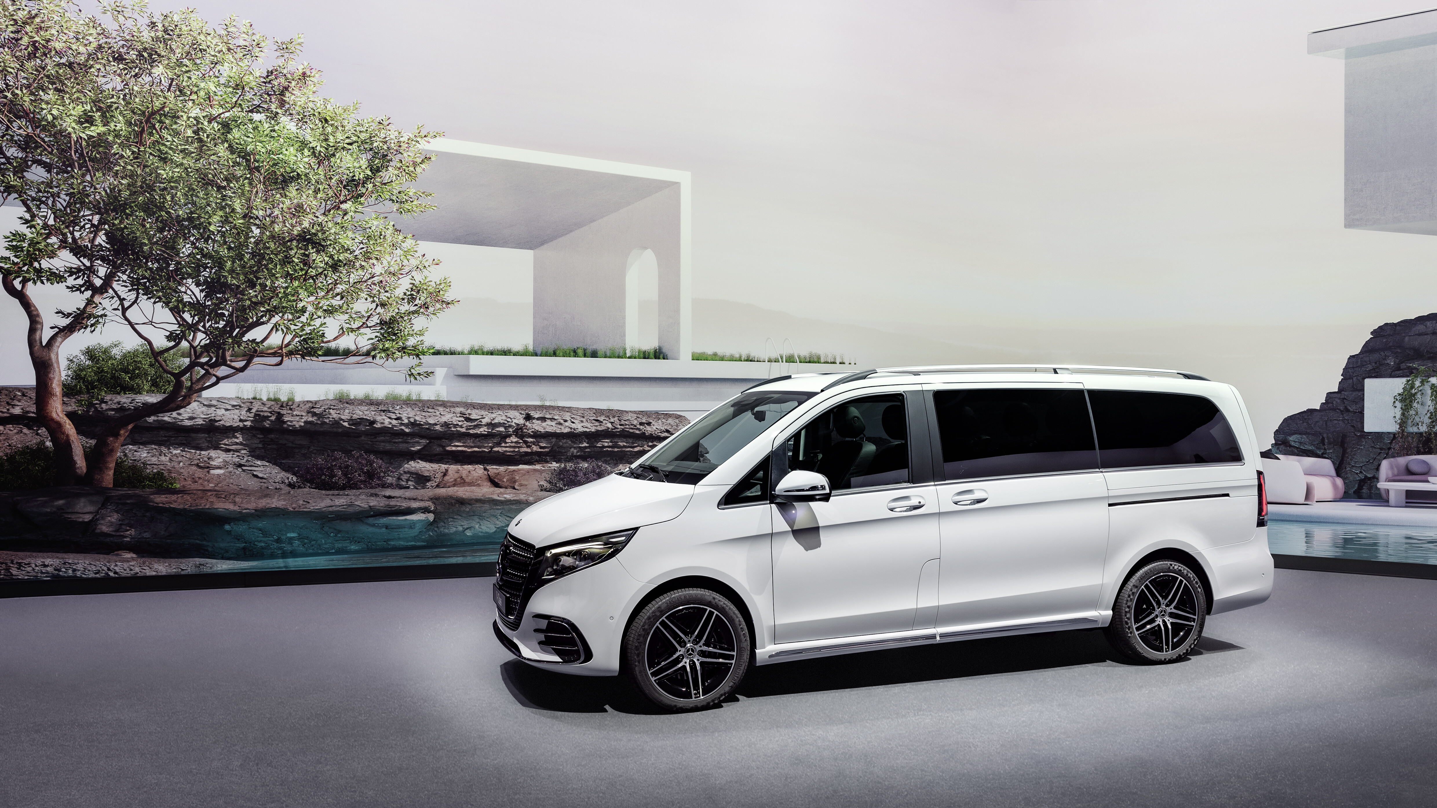 Nieuwe Mercedes-Benz V-Klasse 2024: laat een frisse wind waaien in de vloot  van middelgrote bestelwagens met meer luxe, meer technologie en een stap  dichter bij volledige elektrificatie