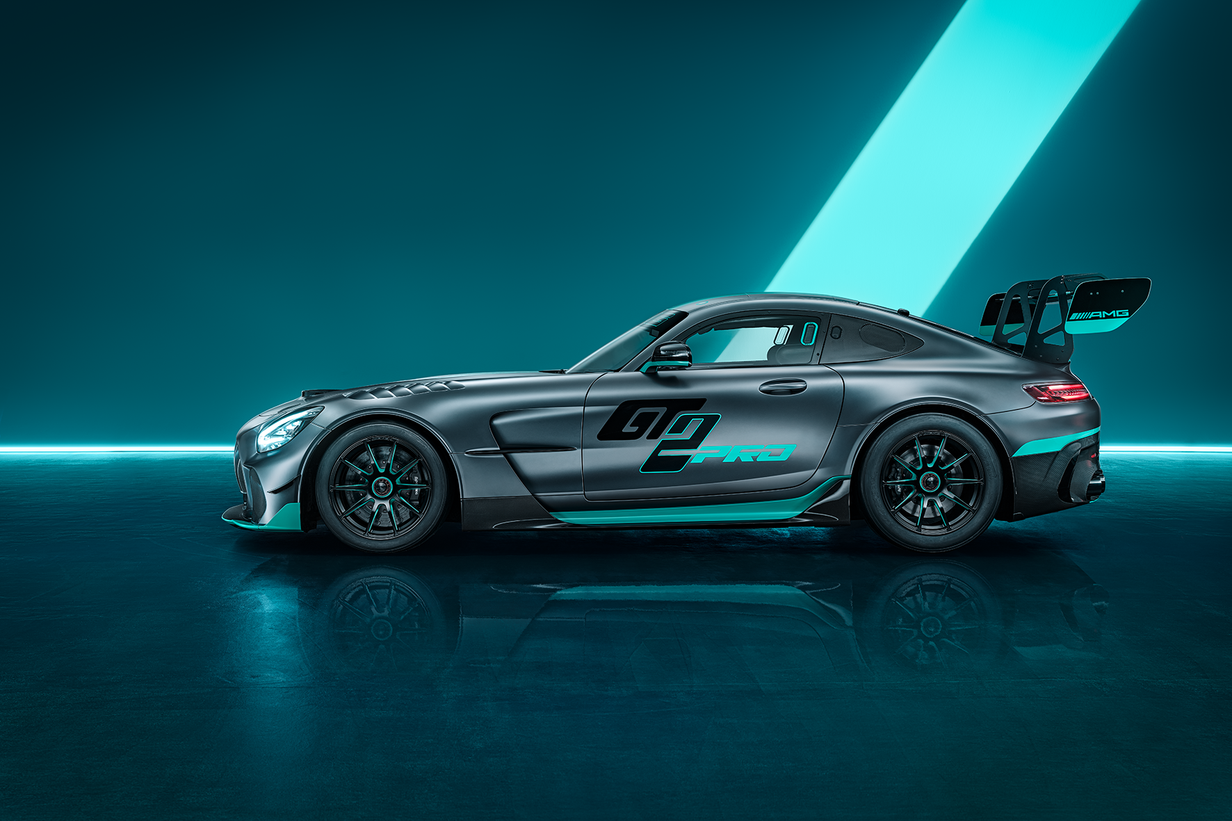 Mercedes-AMG amplia gama de carros de corrida com o novo GT2, de