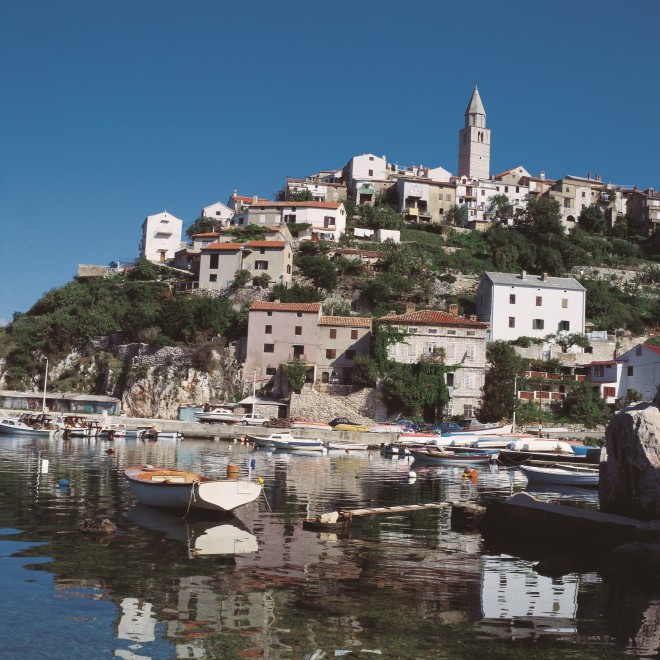 V Vrbniku na otoku Krku je doma vrbniška žlahtnina - najbolj opevano kvarnersko vino. <em>Foto: Hrvaška turistična zveza</em>