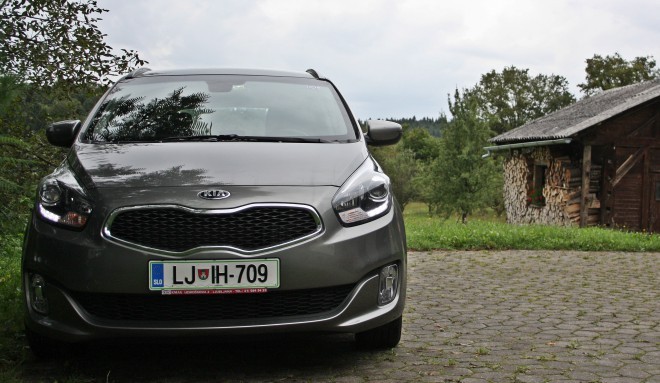 Prednji del je zelo všečen in skladen, predvsem pa zahvaljujoč maski motorja, ki spominja na tigrova usta samosvoje oblikovan. Všečnost pa še povečujejo LED dnevne luči, razgiban odbijač in moderne meglenke.