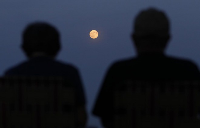 Vzemite se nekaj časa v nedeljo zvečer in poiščite na nebu super luno. To bo res super zaključek vikenda, garantirano.