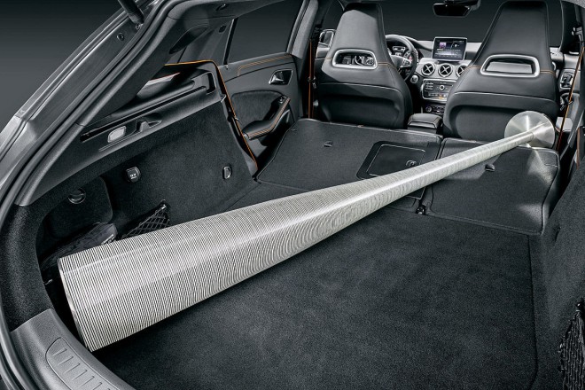 Prtljažnik v osnovi sprejme 495-litrov prtljage, podiranje sedežne klopi pa prinese za največ 1.354 litrov prostora. (foto: daimler)