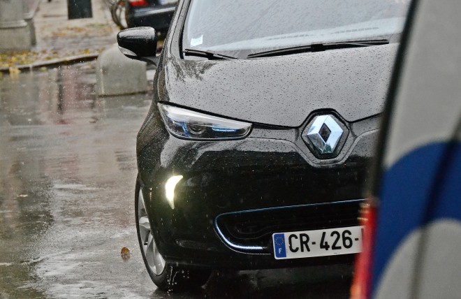 Sprednji del vozila je oblikovan izredno futuristično, vključno s polno masko in samosvoje oblikovanimi LED lučmi ter moderno zasnovanim in napihnjenim odbijačem.