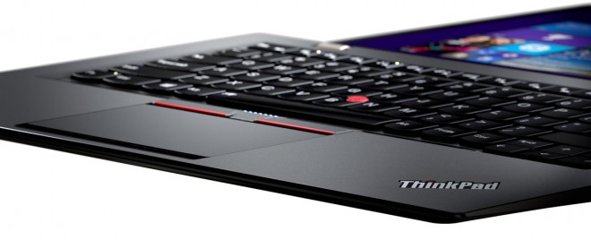 ThinkPad X1 Carbon omogoča 180-stopinjski nagib zaslona, tako da je lahko povsem v liniji s tipkovnico.