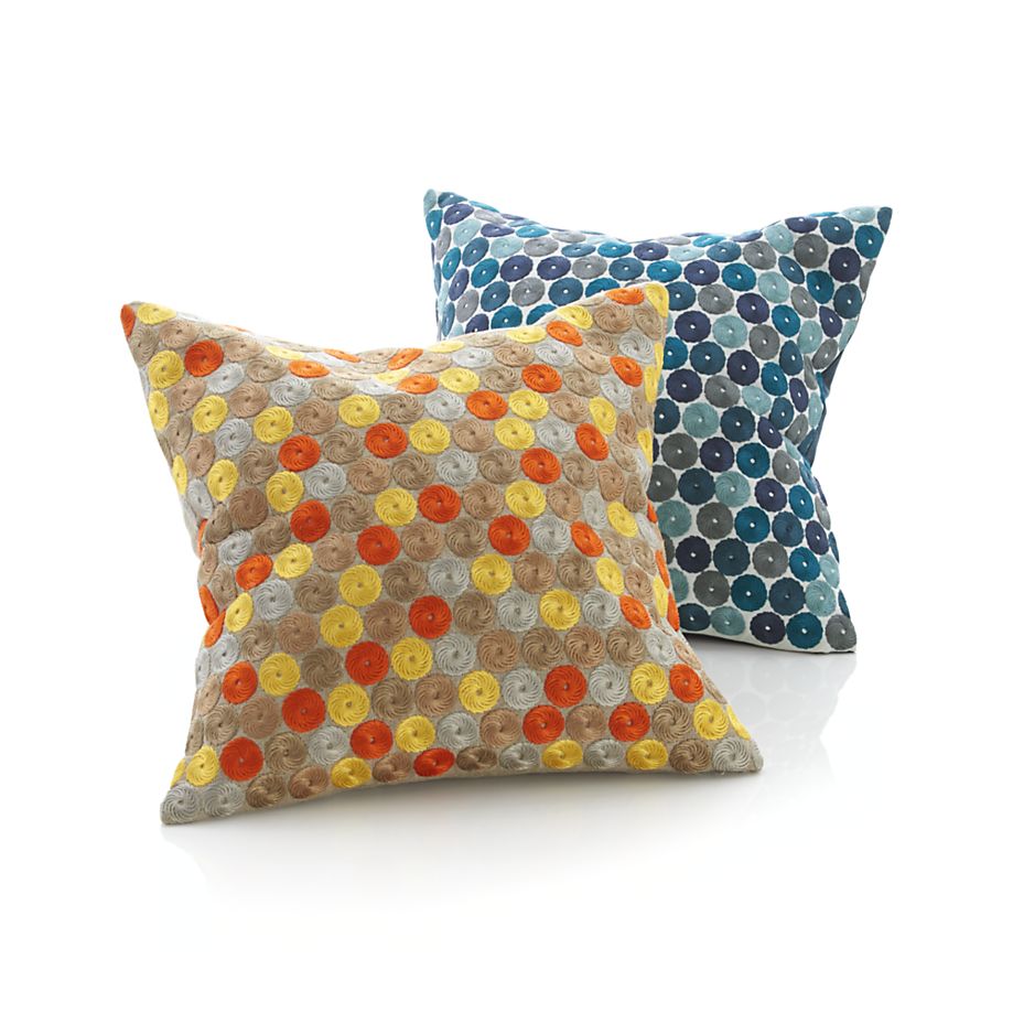 Cushions that will ensure good energy and freshness with their color and patterns