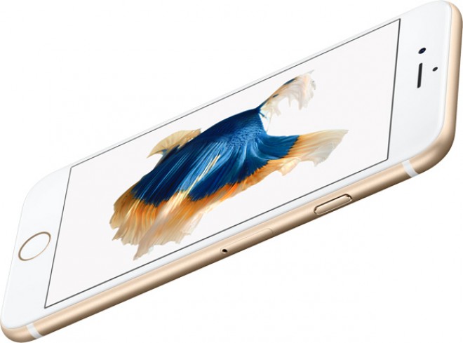 iPhone 6S se bo še ta mesec znašel na izbranih prodajnih policah. Kdaj ga bo pot zanesla na slovenske še ni znano.