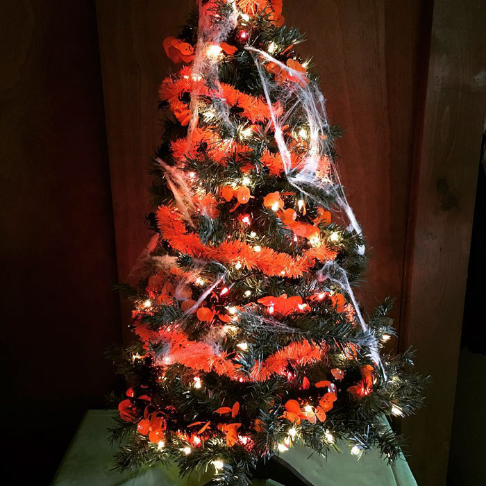 Božična drevesa za noč čarovnic