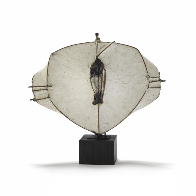 Tone Lapajne, Razpeta oblika, 1967, železo, beton, 40 x 42 x 15 cm, Moderna galerija Ljubljana
(Foto: Matevž Paternoster/MGML)