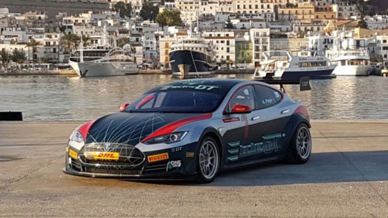 Samochód wyścigowy Tesla Model S