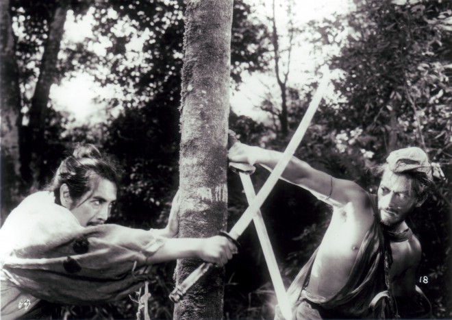 Klasika Rašomon Akire Kurosawe, ki je z inventivno, pionirsko rabo flashbackov temeljito prevetrila filmski jezik.