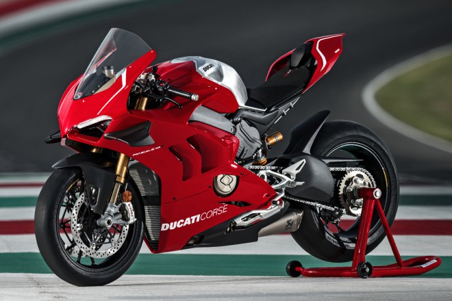 Ducati Panigale V4 R 2018 je najmo nej i serijski motor 