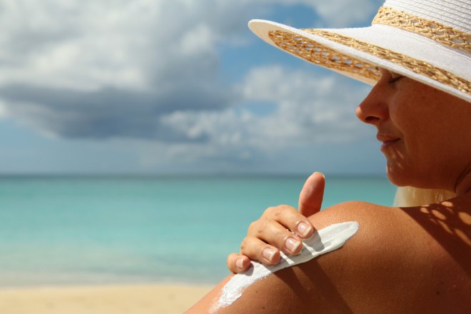 Dermatologi pravijo, da je priporočljivo, da izberete sončno kremo z zaščitnim faktorjem med 15 in 50.