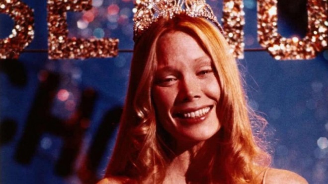 Film Carrie (1976) je posnet po istoimenski knjižni predlogi Stephena Kinga.
