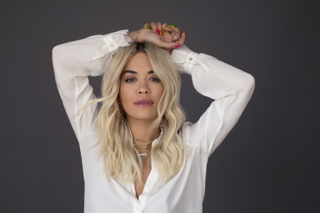 Rita Ora za Deichmann s kolekcijo jesen-zima izžareva neustrašen